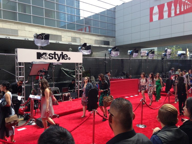 mtv movie awards, red carpet, mtv, movies, award shows, what the red carpet is like, celebrities, los angeles