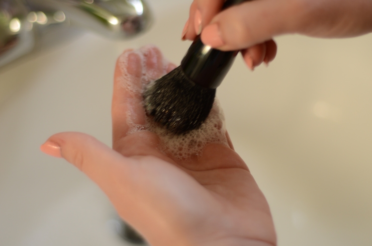makeup brushes, how to clean your makeup brushes, clean makeup brushes
