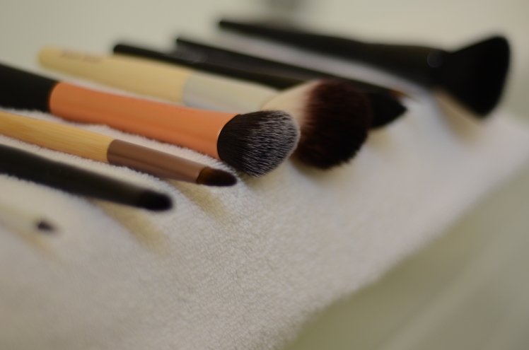 makeup brushes, how to clean your makeup brushes, clean makeup brushes