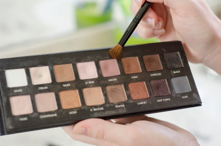 how to apply flawless eyeshadow, how to apply eyeshadow, eyeshadow, how to