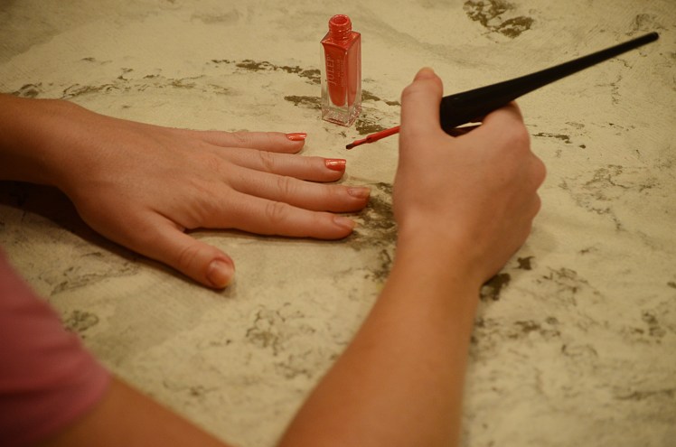 how to paint your nails, painting your nails just got easier, tips for painting your nails, easy nail painting, paint your nails like a professional, revolutionary nail painting tool, julep pile wand, julep, julep pile want review