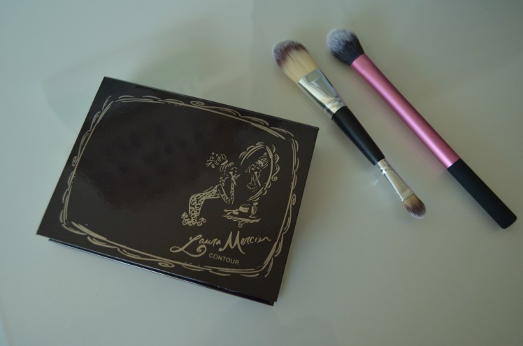 how to contour, contouring 101, contouring, basic contouring, makeup contouring, makeup, beauty, laura mercier, laura mercier flawless contouring palette, laura mercier flawless contouring palette review, swatches, review, palette, flawless contouring, flawless contouring palette, contouring for fair skin, fair skin contour, fair skin contouring, brushes for contouring, contouring brushes